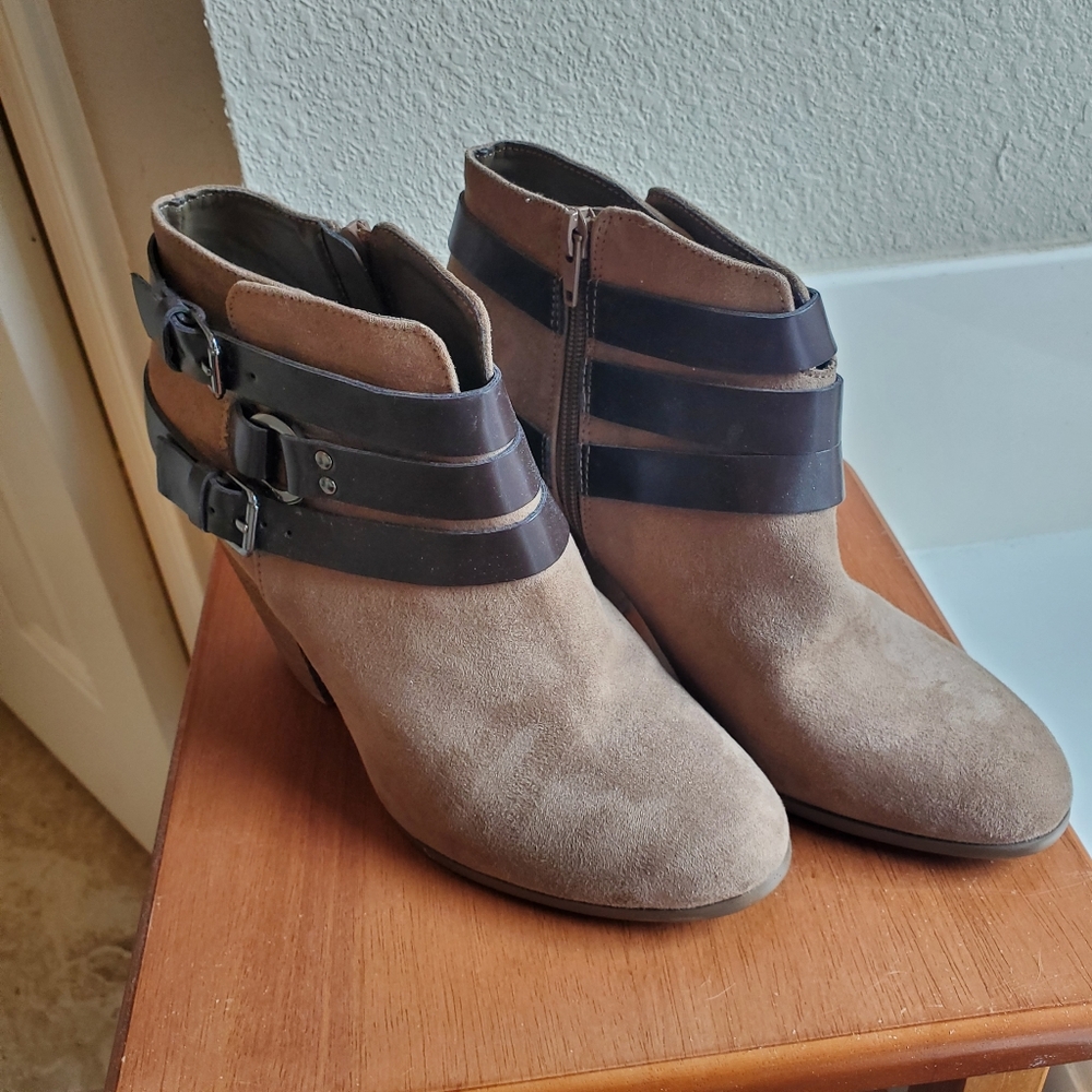 Carlos Santana Camel Color Suede Ankle Boots 9.5 NWOT